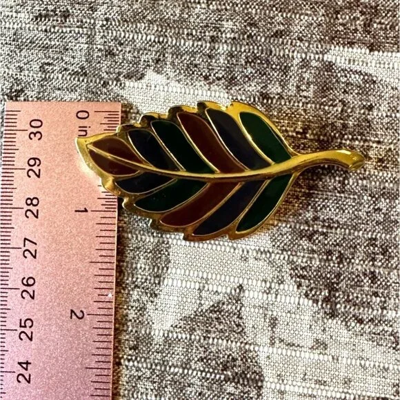 Vintage Gold-Tone Enamel Leaf Brooch Green Burgundy Navy Accents - Picture 4 of 7